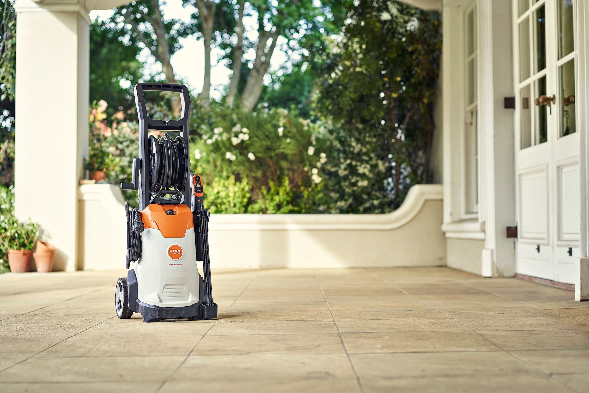 55437_RE100PC-Campaign_HQ_P_2022-01_0002_Global.jp