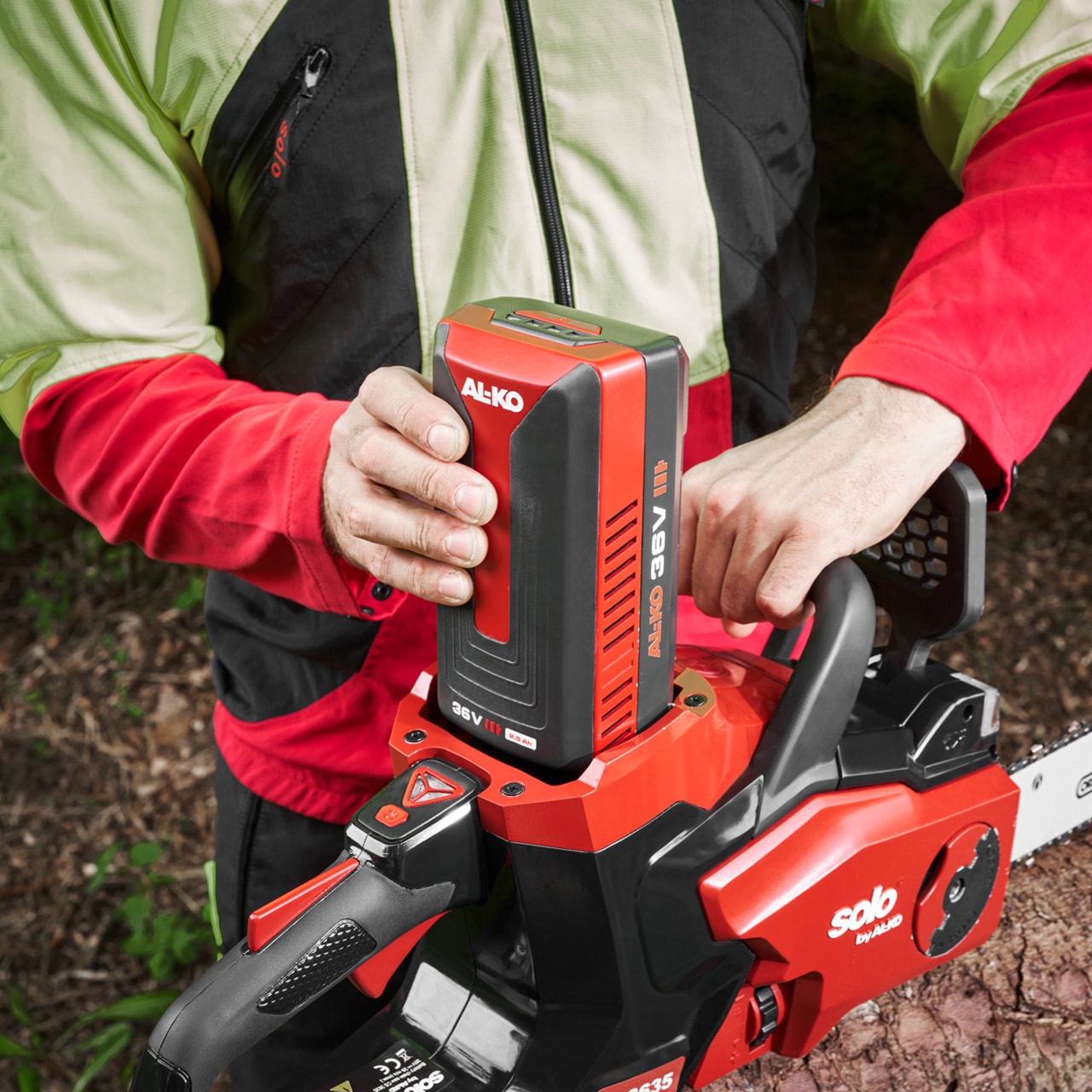 127733-battery-chainsaw-cs-3635-webshop-mood-6[1].