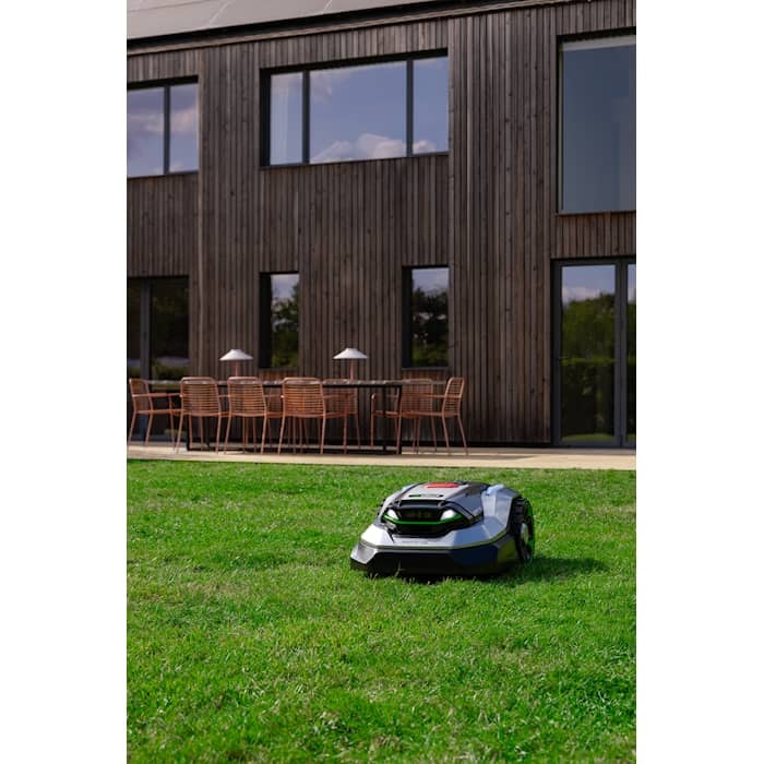 aura-r2powerrobotic-mowerslifestyle-photographyuk0
