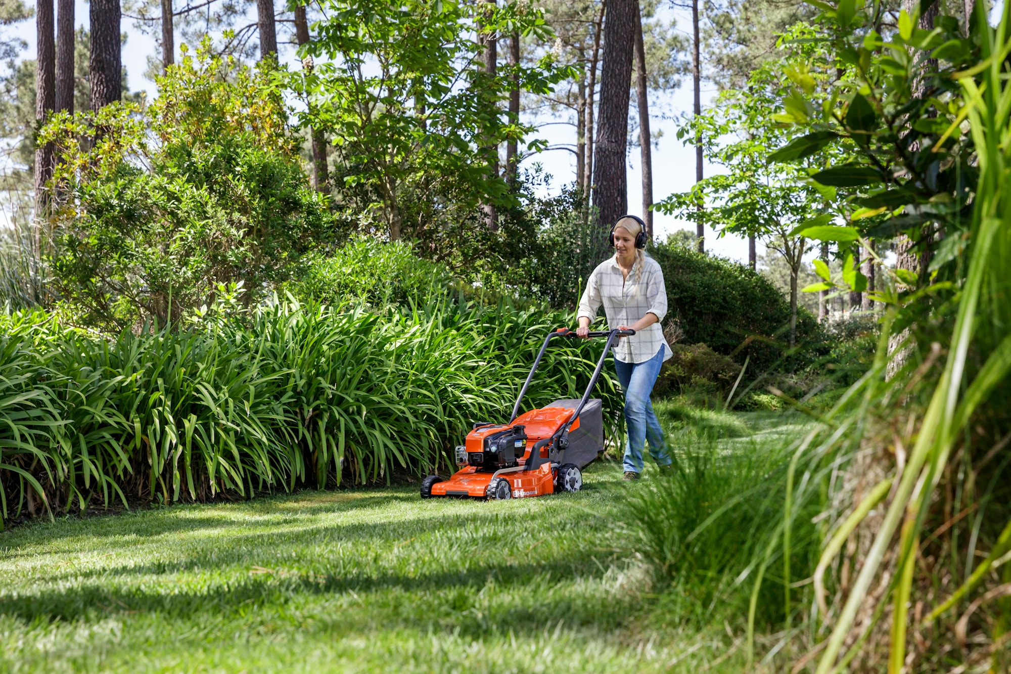 Хускварна lc. Husqvarna LC 347v. Газонокосилка бензиновая Husqvarna LC 347v. Хускварна 247газонокасилка. Бензиновая газонокосилка Husqvarna LC 347v 9670689-01.