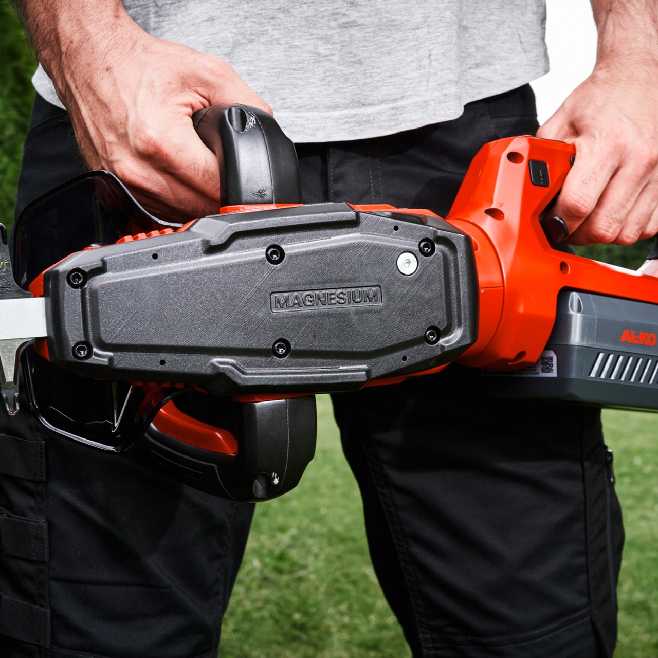 127734-battery-hedge-trimmer-ht-3660-webshop-mood-