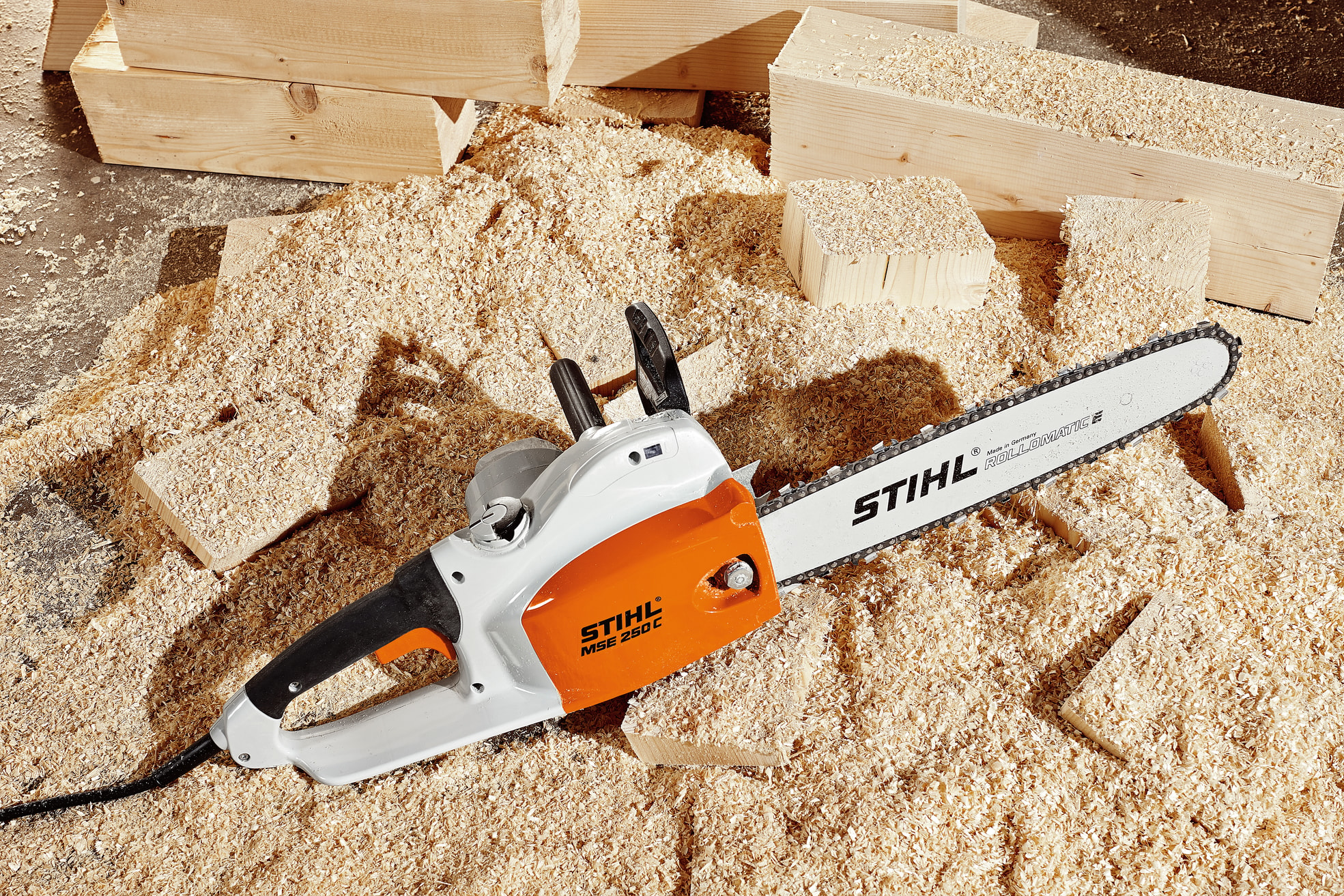 Лучшая электропила для дома. Электропила Stihl MSE. Цепная бензопила Stihl. Электропила цепная Stihl. Бензопила цепная штиль.