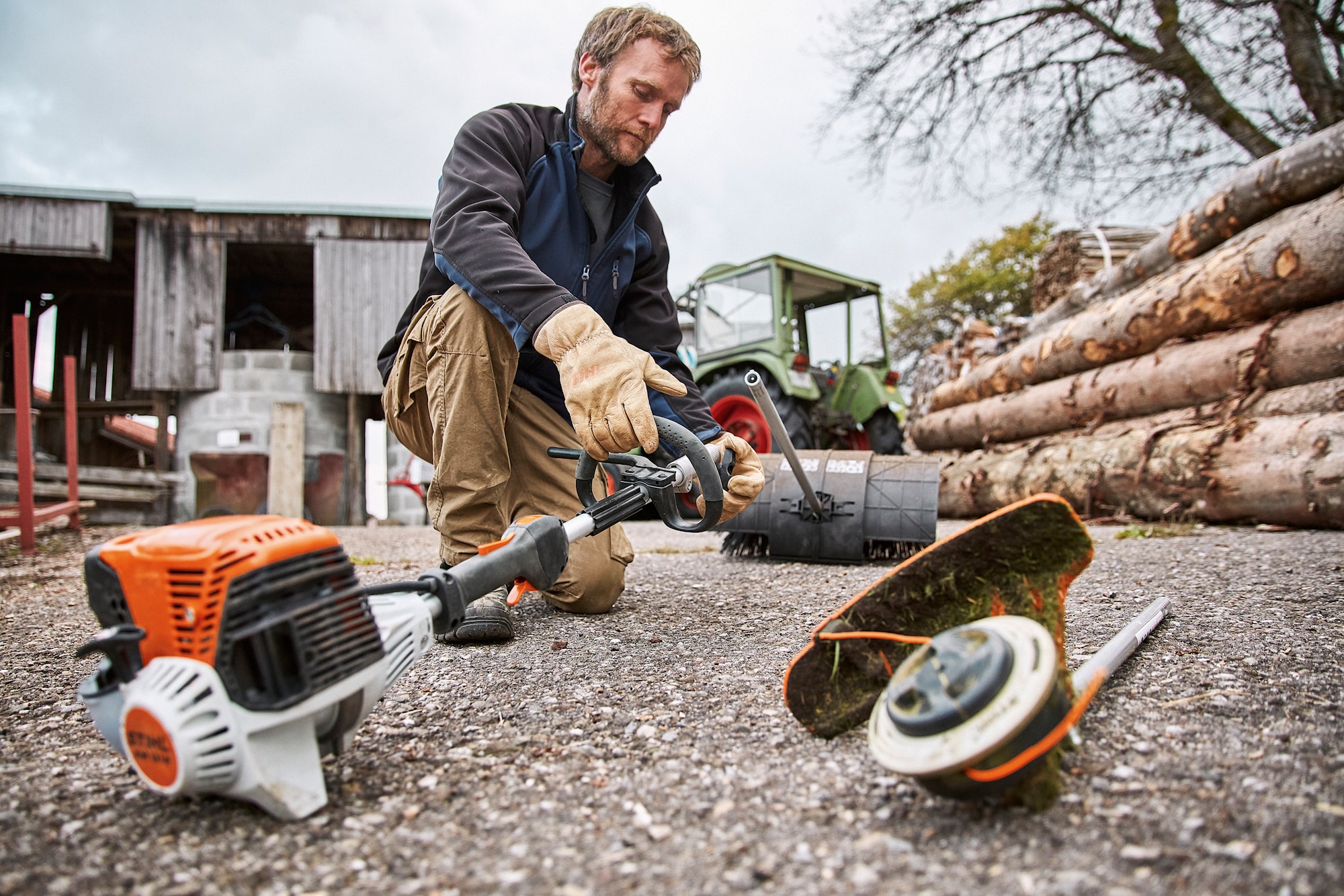 Бензопила штиль двигатель. Km 131 r Stihl. Комбимотор Stihl km 131. Штиль км 131r триммер. Триммер и бензопила.