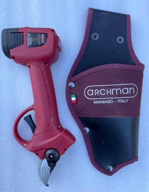 Holster für kabellose batteriebetriebene Gartenschere