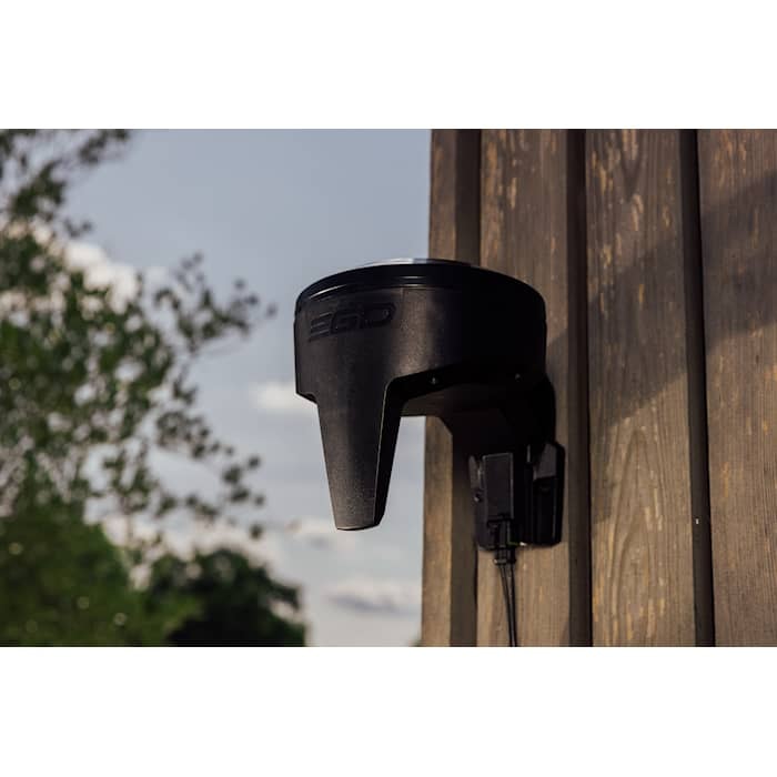 aura-r2powerrobotic-mowerslifestyle-photographyuk0