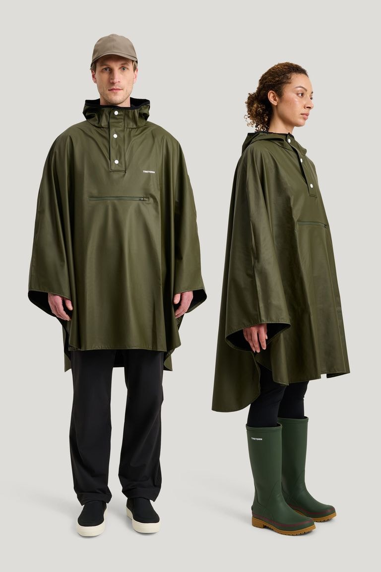246_ad1e89ef71_pu-light-rainponcho-men-women-model