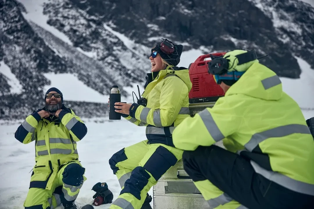 eyJidWNrZXQiOiJtaXJyb3IuZ2V0Zmxvd2JveC5jb20uZXUtd2