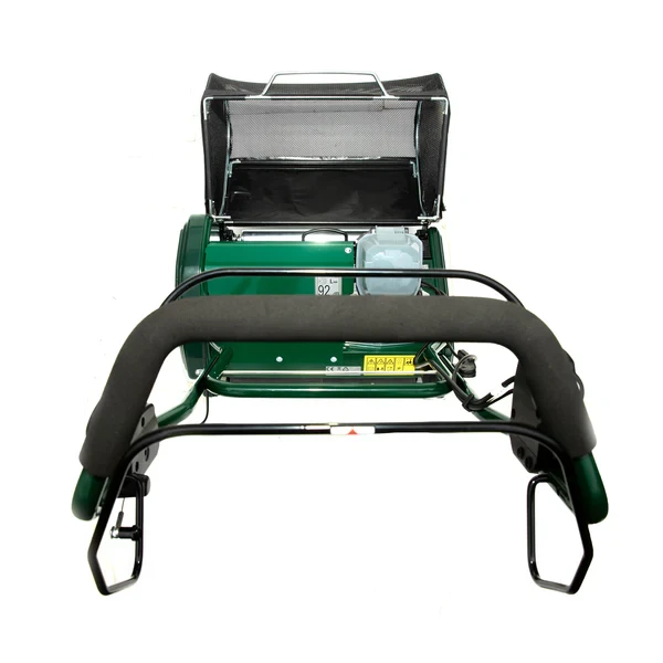 Allett_Cambridge_35_Mower_HOC_Cartridge_User_POV.w