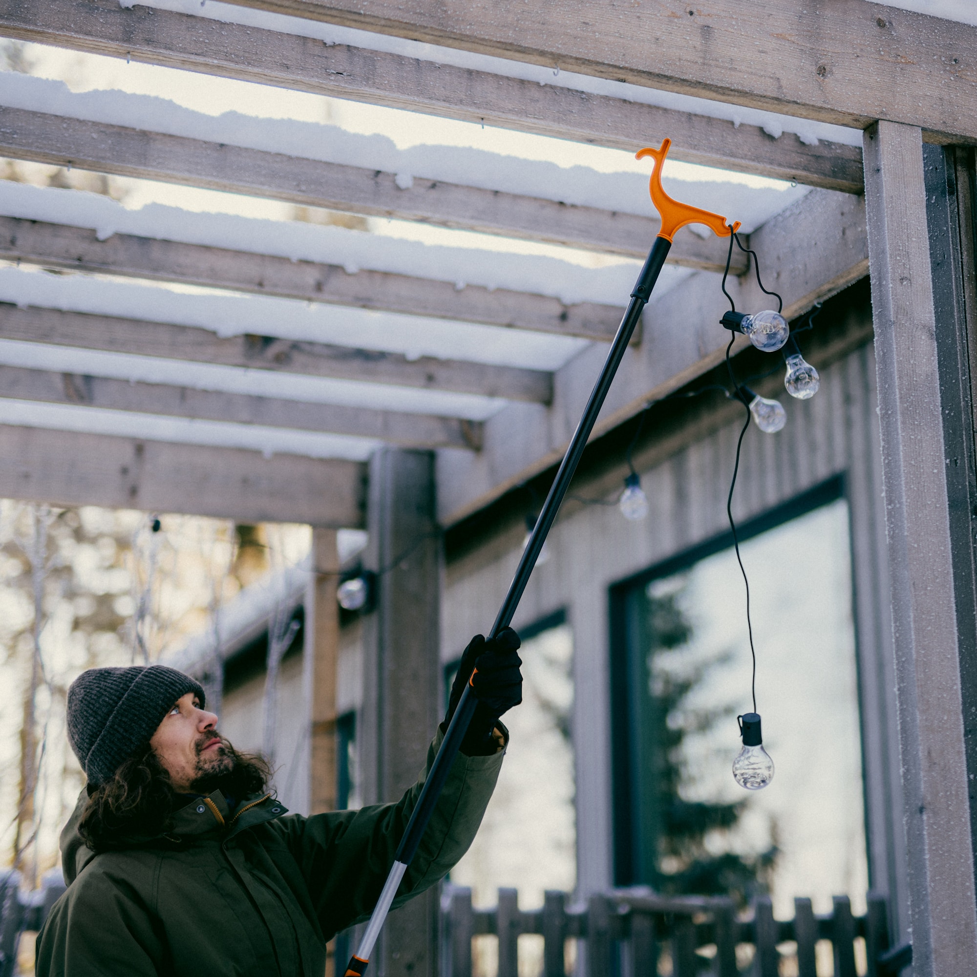 1086996_OneClick_Reach_Hanging_Hook_action_03_1x1.